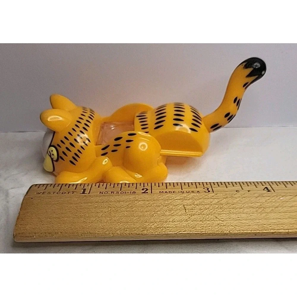 Garfield Magnifying Magnifier Lens Plastic Toy Cat